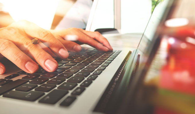 利用CMS系统开发的高端网站通常具有哪些功能